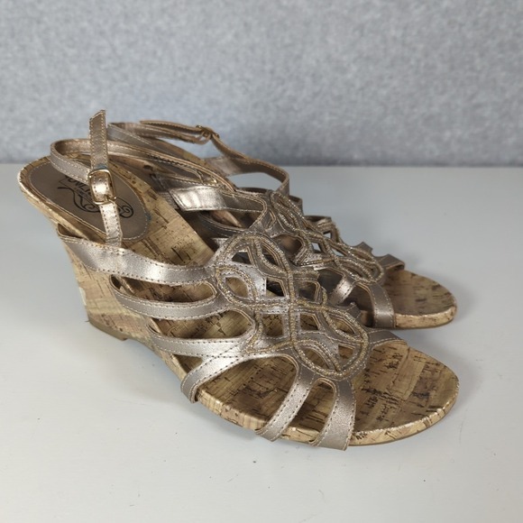 UNLISTED KENNETH COLE Metallic Strappy Wedge Sandal 11 M US Beaded Y2K - Picture 1 of 7